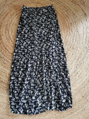 Mossimo Ditzy Floral Romantic Maxi Skirt with Slit in front. Size XS